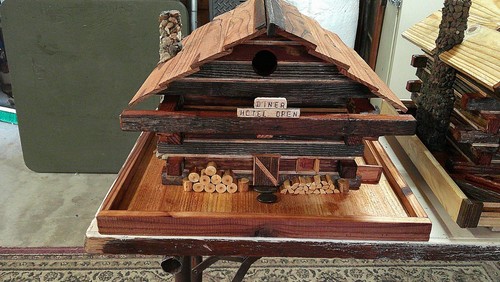 Casetta per uccelli mangiatoia